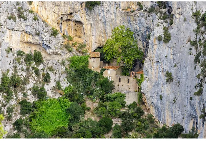 Roulotte Pour Amoureux De La Nature Bugarach
